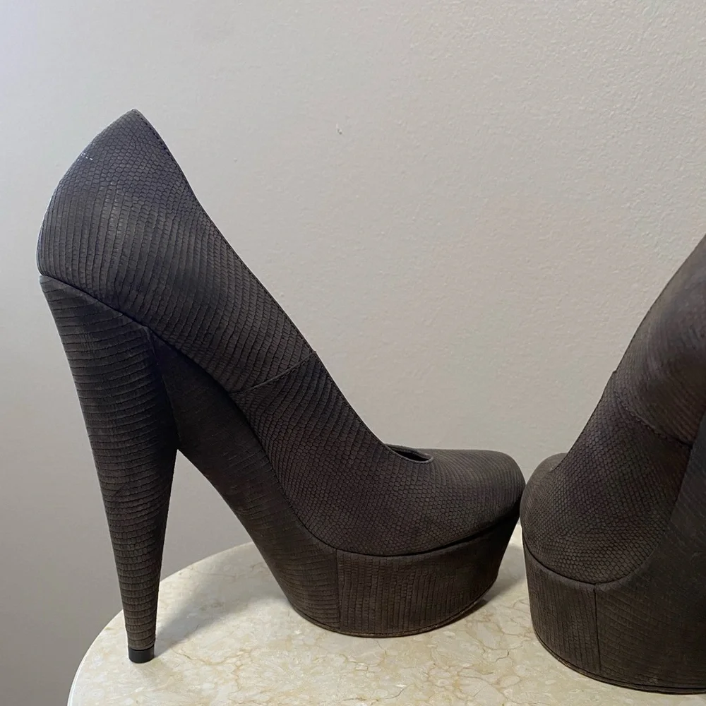 Yves Saint Laurent Aliama Lizard Embossed Platform Pumps Size 37.5